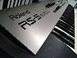                 เครื่องดนตรีสากล ROLAND RS-5: 64-Voice Synthesizer